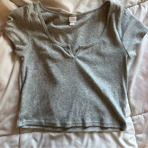 Medium grey cropped t shirt!